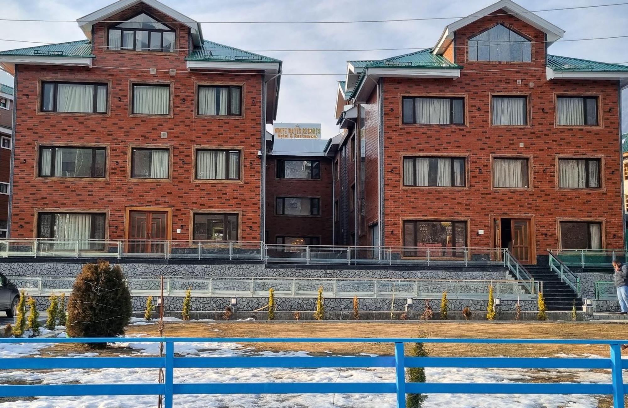 White Water Resorts Pahalgām Eksteriør bilde